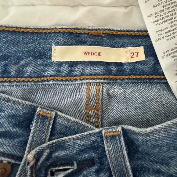 WORN ONCE wedgie jeans Levi’s - Picture 6 of 6